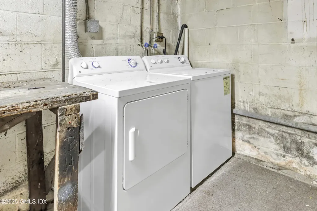 88 Valleywood Road Cos Cob CT 06807