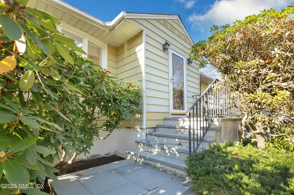 88 Valleywood Road Cos Cob CT 06807