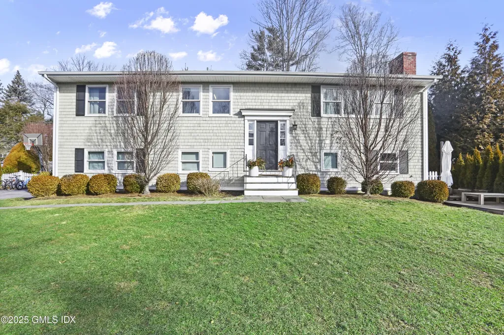 6 Meadowbank Road Old Greenwich CT 06870