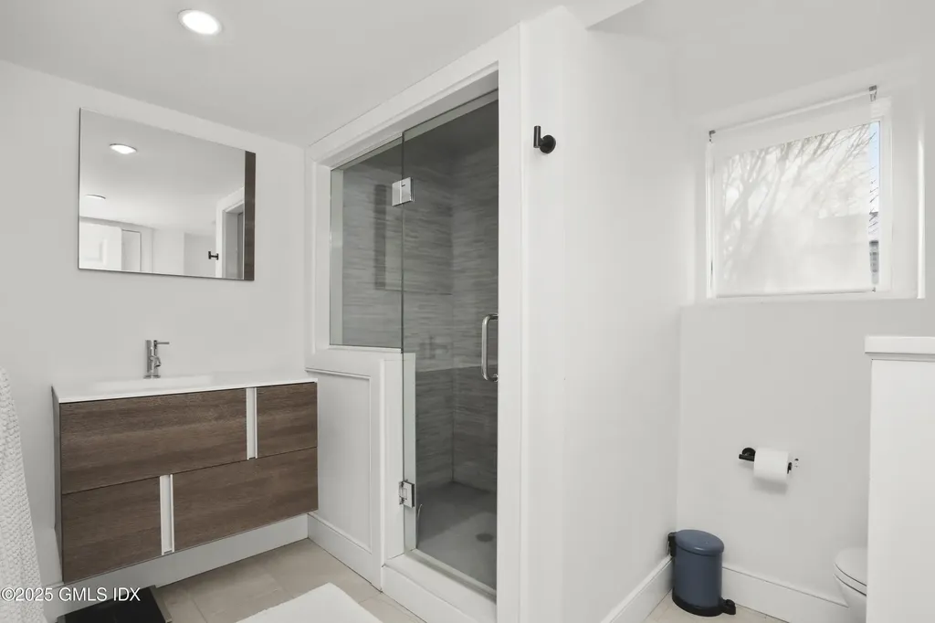 6 Meadowbank Road Old Greenwich CT 06870