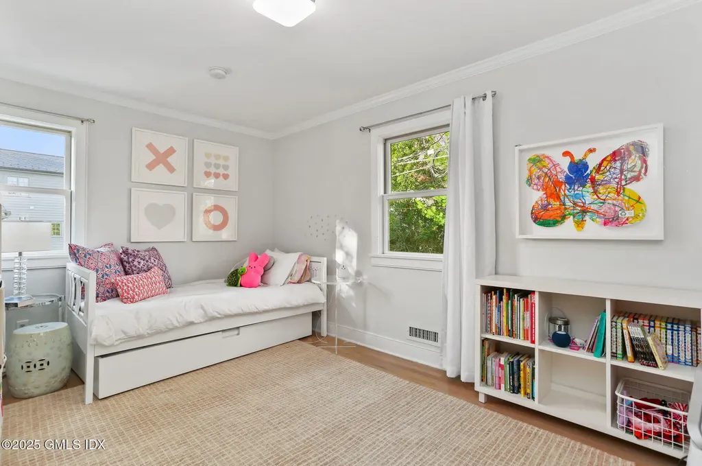 6 Meadowbank Road Old Greenwich CT 06870