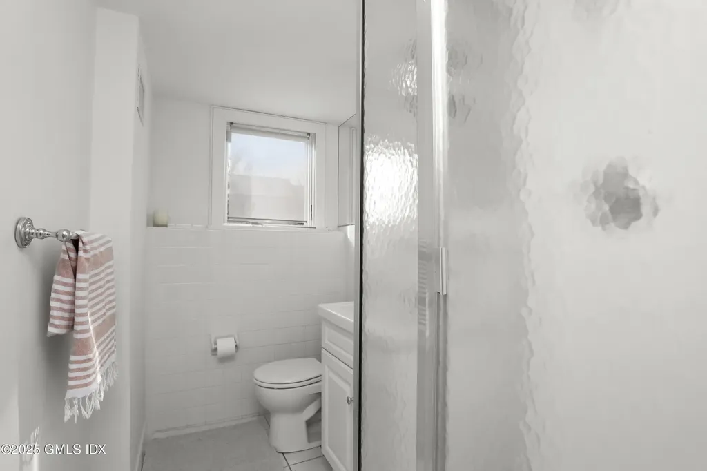 6 Meadowbank Road Old Greenwich CT 06870