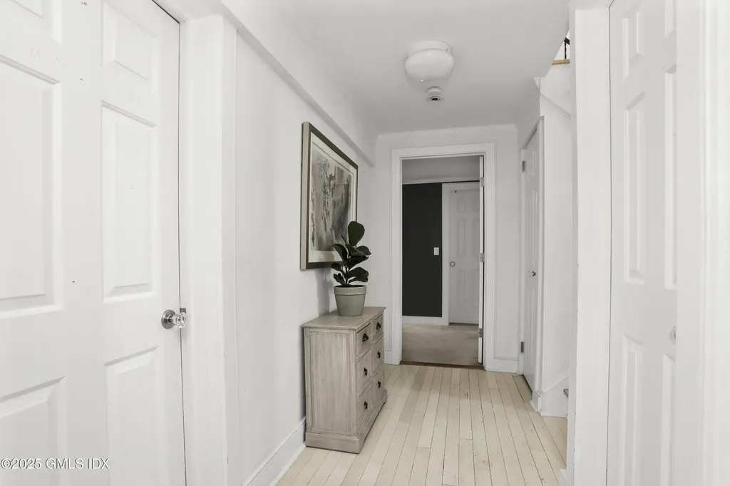 6 Meadowbank Road Old Greenwich CT 06870