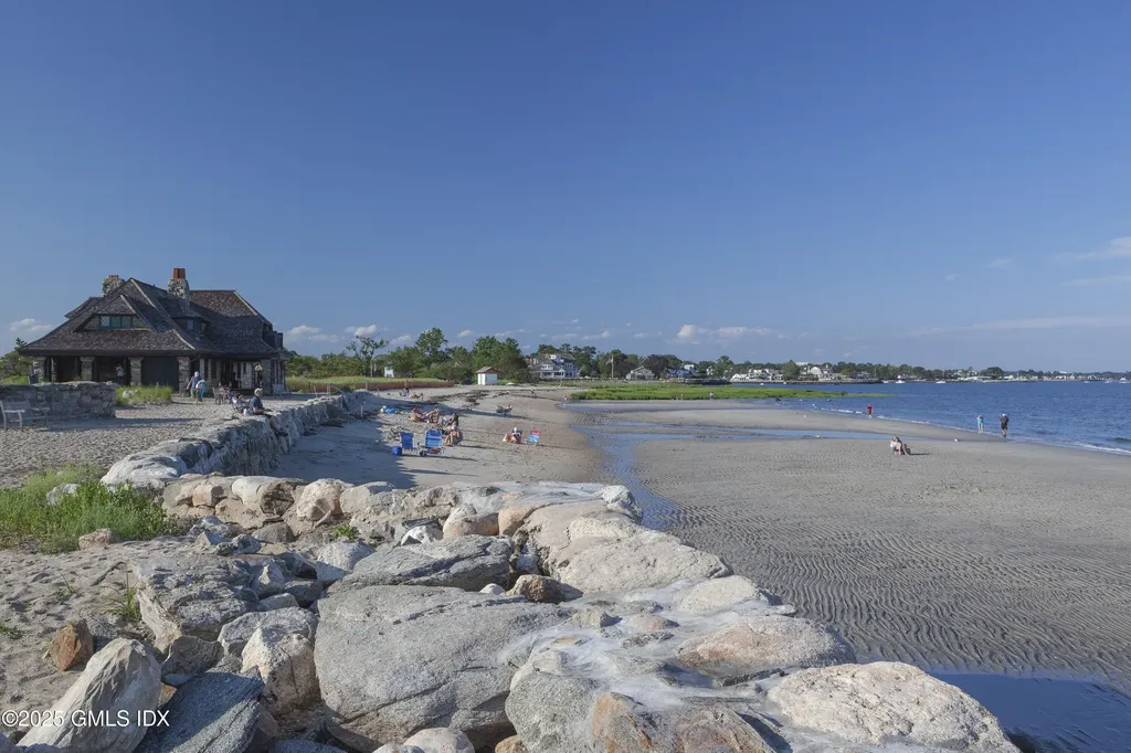 6 Meadowbank Road Old Greenwich CT 06870