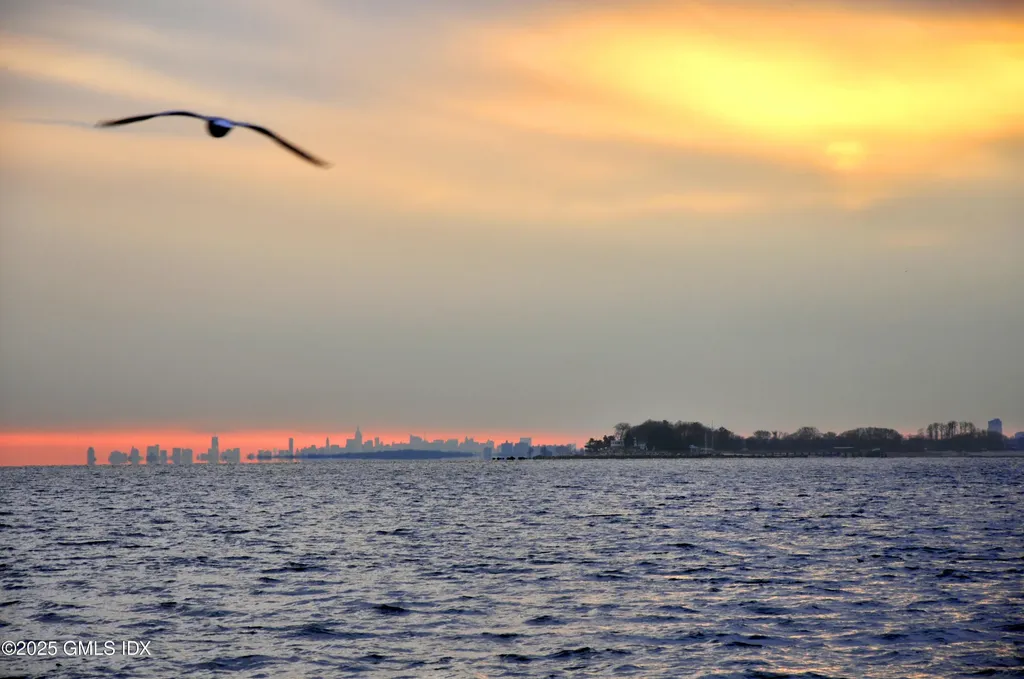 6 Meadowbank Road Old Greenwich CT 06870