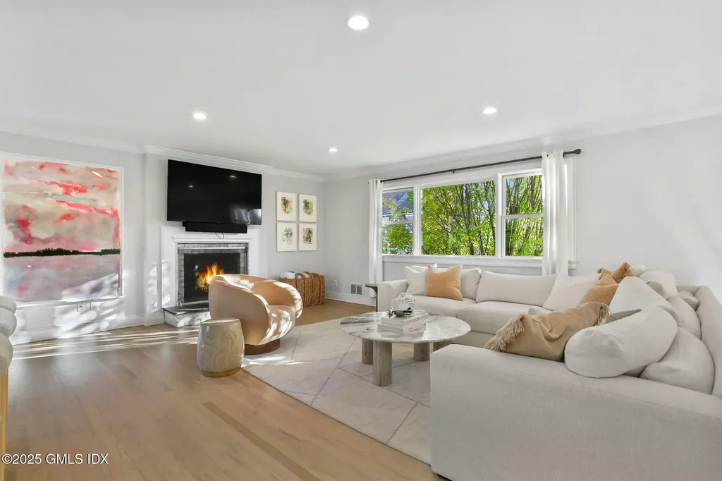 6 Meadowbank Road Old Greenwich CT 06870