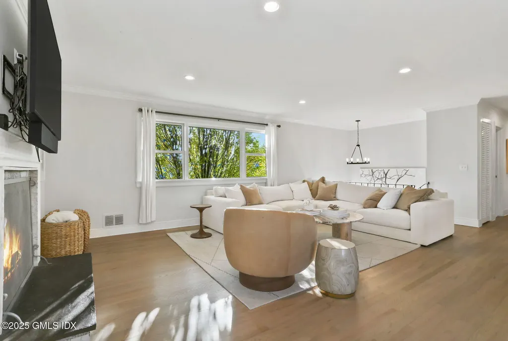 6 Meadowbank Road Old Greenwich CT 06870