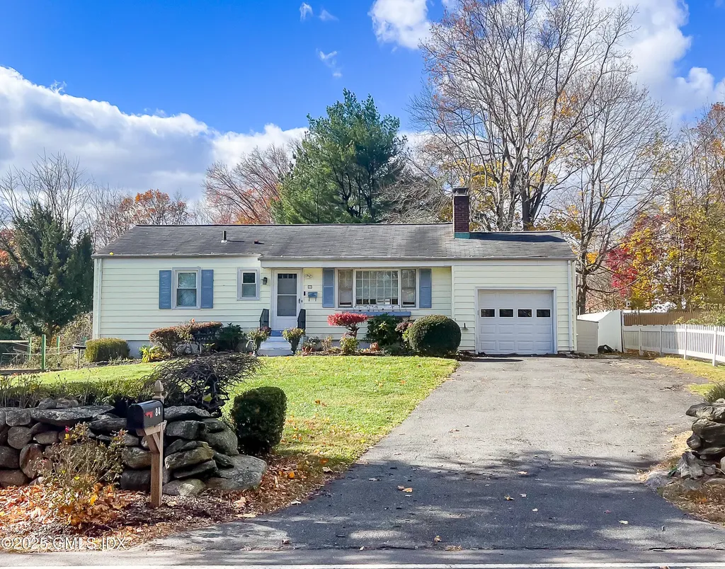 Old Greenwich CT, 84 Havemeyer Lane