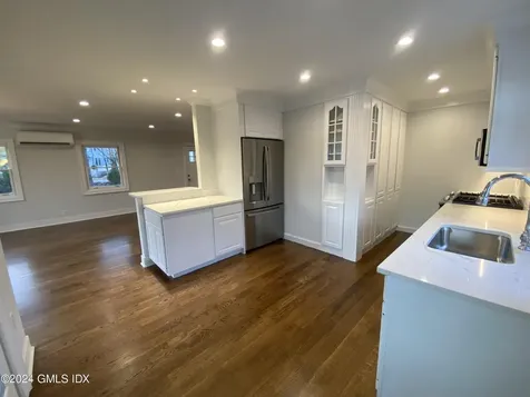 124 Shore Road Old Greenwich CT 06870