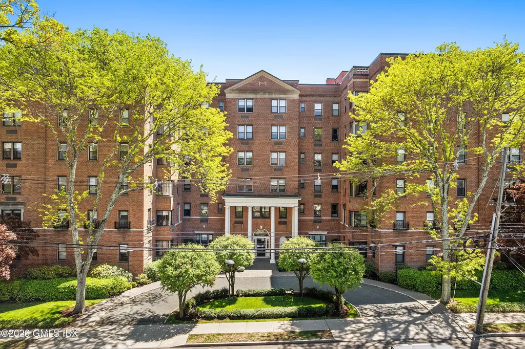 Greenwich CT, 40 W Elm Street, Unit 2M