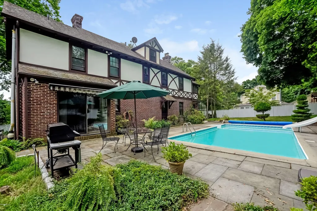 12 Old Post Road Cos Cob CT 06807