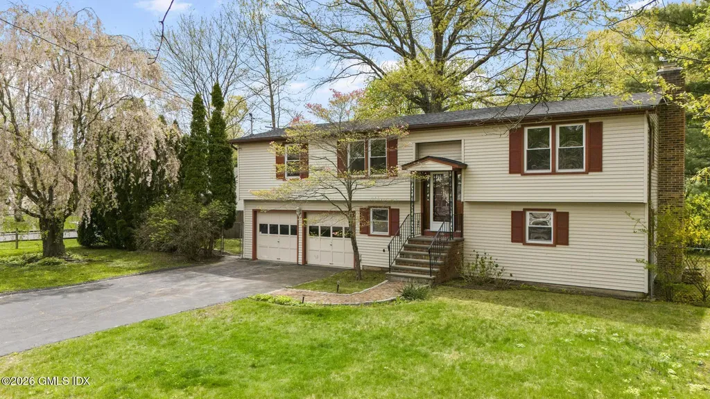 22 Carrona Drive Riverside CT 06878