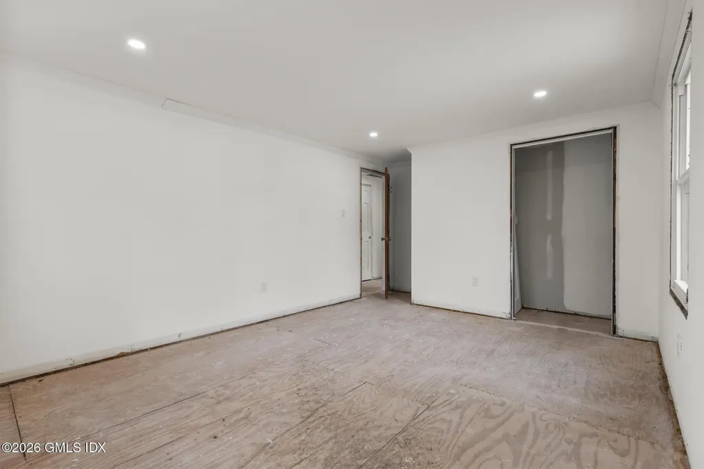 22 Carrona Drive Riverside CT 06878