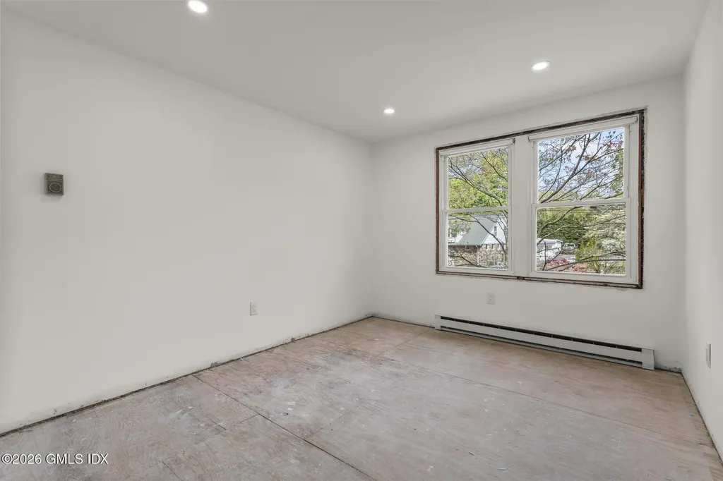 22 Carrona Drive Riverside CT 06878