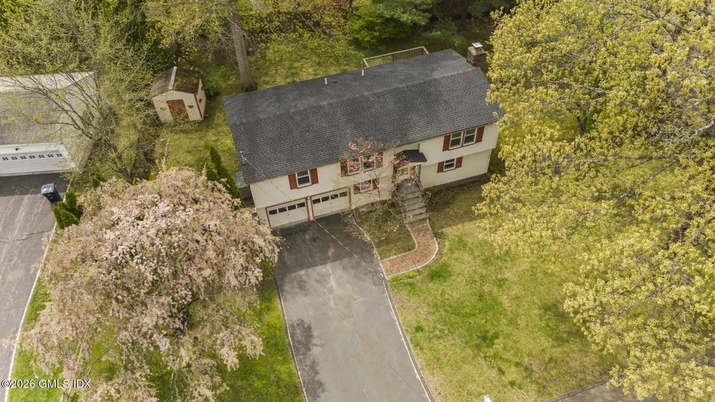 22 Carrona Drive Riverside CT 06878