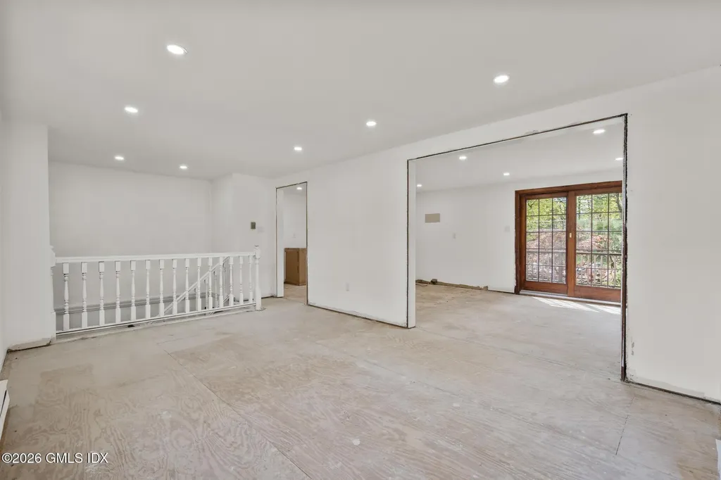 22 Carrona Drive Riverside CT 06878