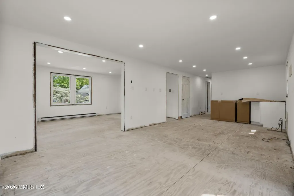 22 Carrona Drive Riverside CT 06878