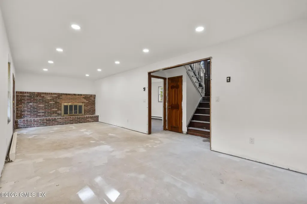 22 Carrona Drive Riverside CT 06878