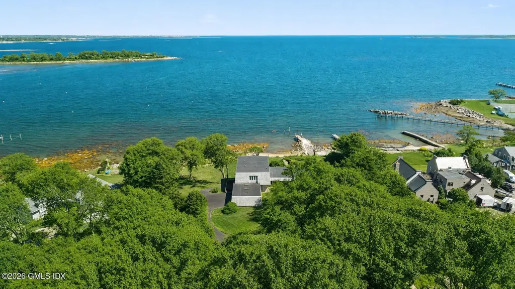 39 Chippechaug Trail Stonington CT 06378