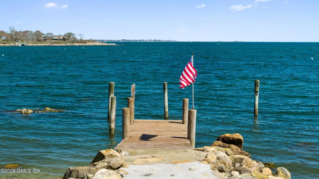 39 Chippechaug Trail Stonington CT 06378
