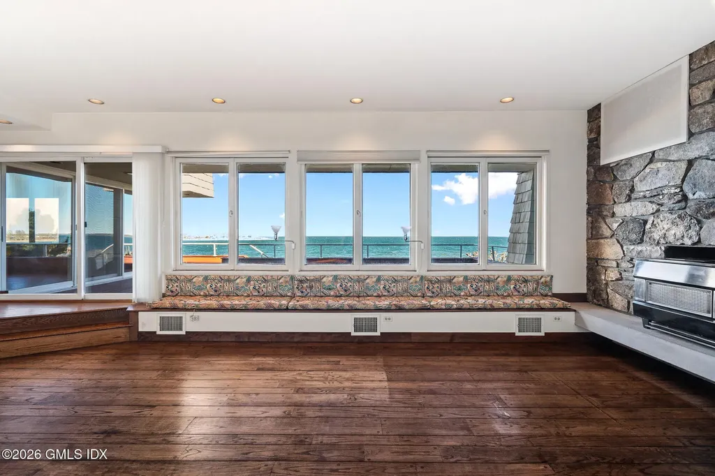 39 Chippechaug Trail Stonington CT 06378
