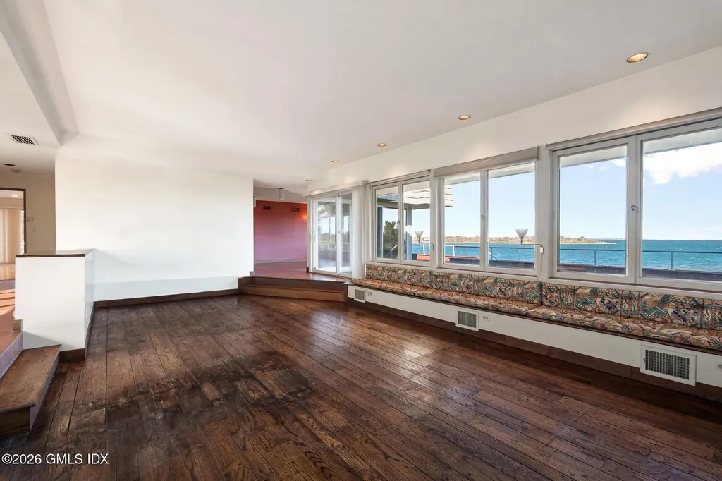 39 Chippechaug Trail Stonington CT 06378