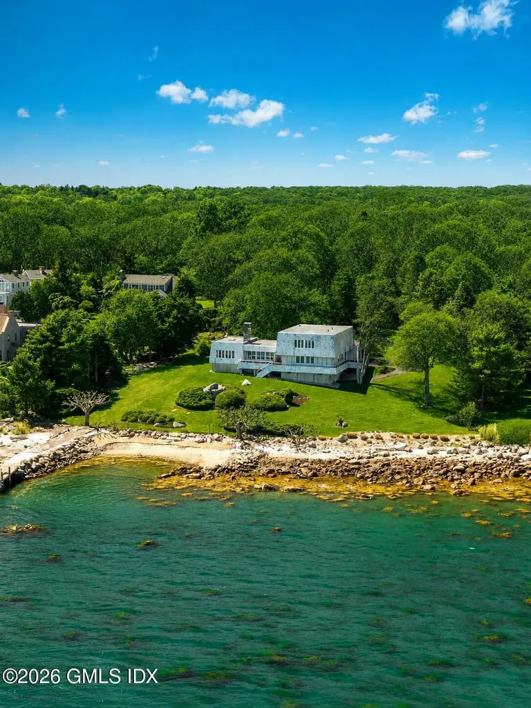 39 Chippechaug Trail Stonington CT 06378