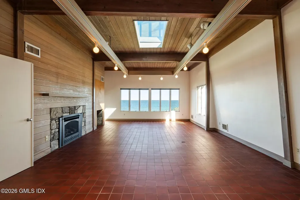 39 Chippechaug Trail Stonington CT 06378