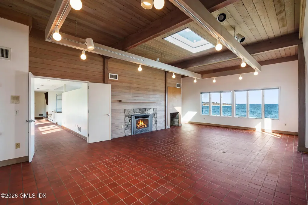 39 Chippechaug Trail Stonington CT 06378
