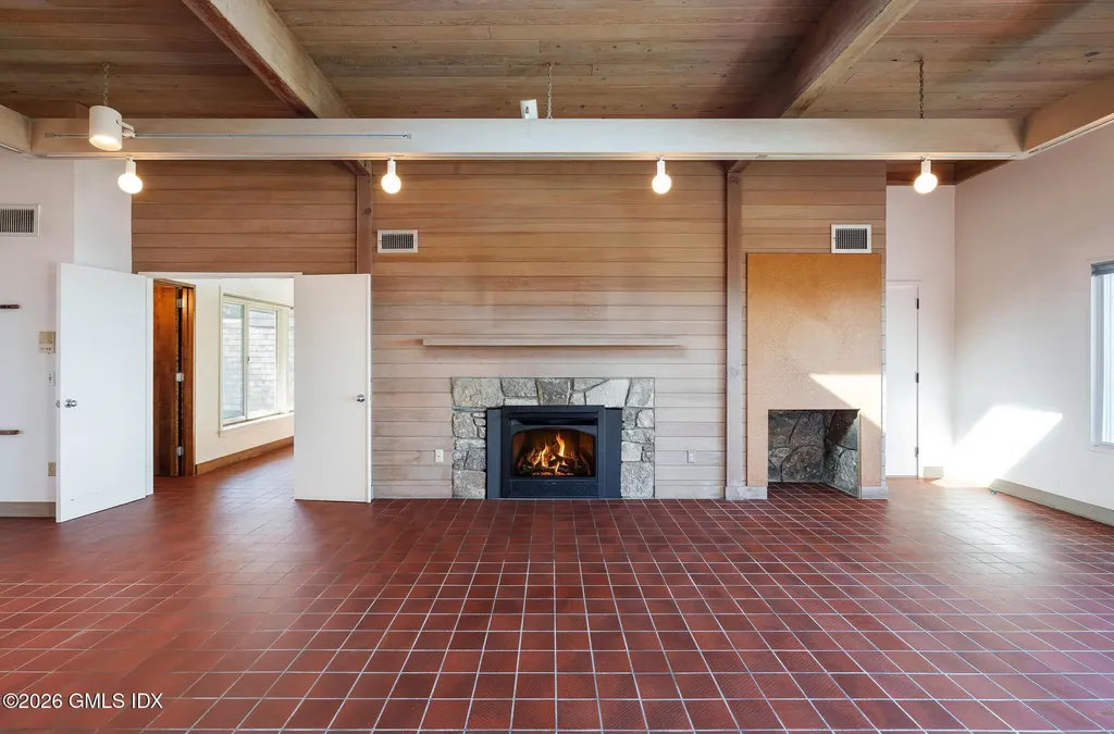 39 Chippechaug Trail Stonington CT 06378