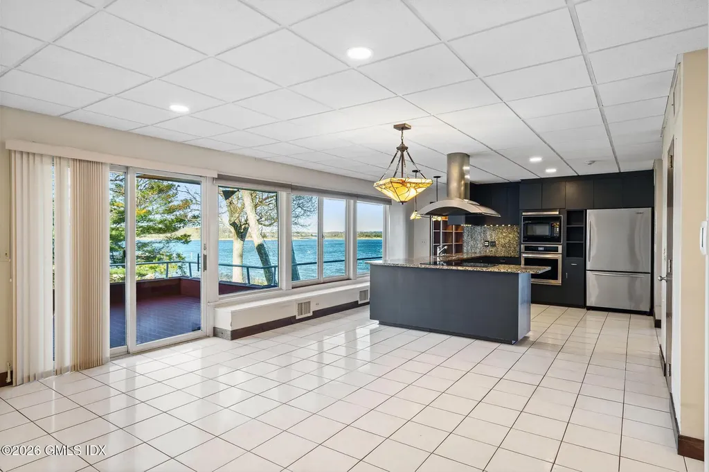 39 Chippechaug Trail Stonington CT 06378
