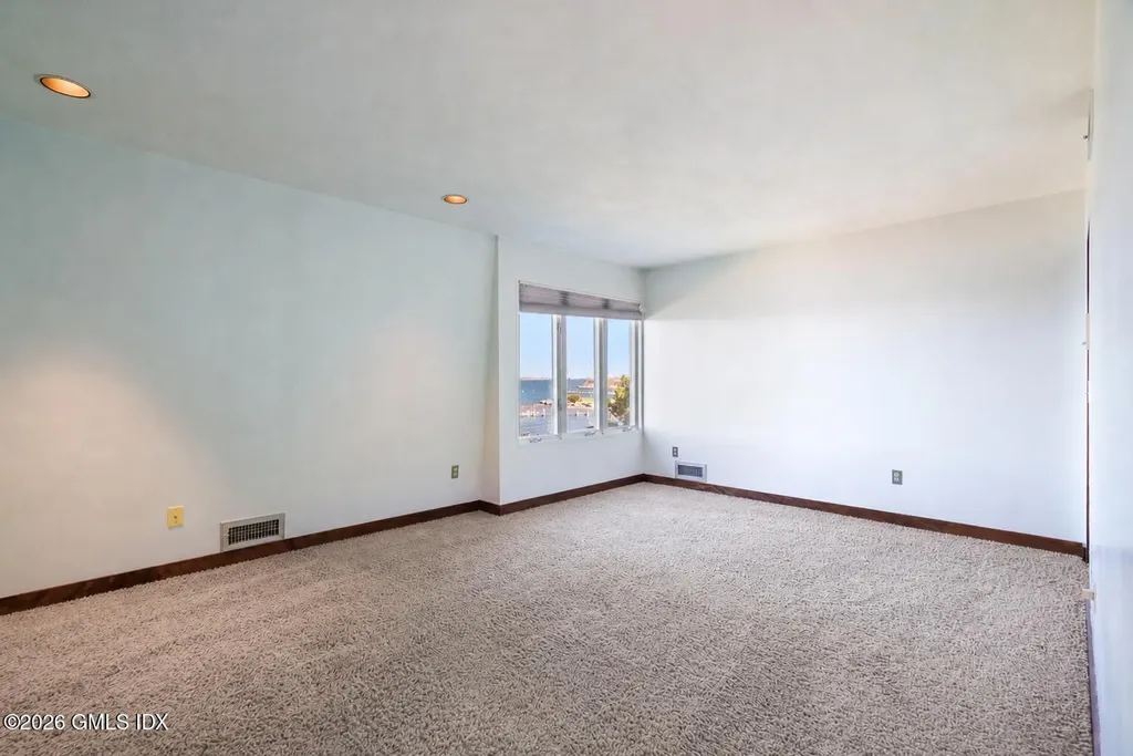 39 Chippechaug Trail Stonington CT 06378