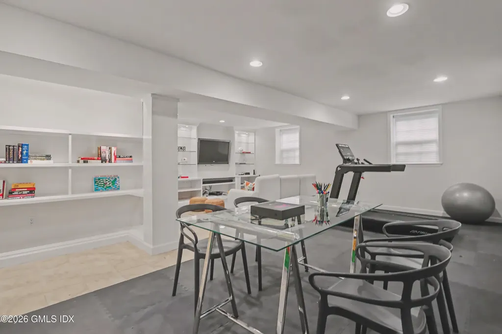 73 Lockwood Road Riverside CT 06878