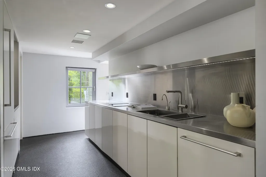 306 Round Hill Road Greenwich CT 06831