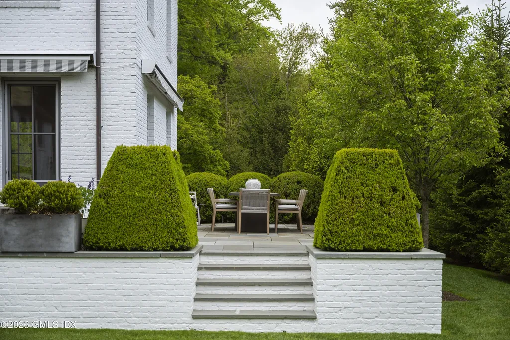 306 Round Hill Road Greenwich CT 06831