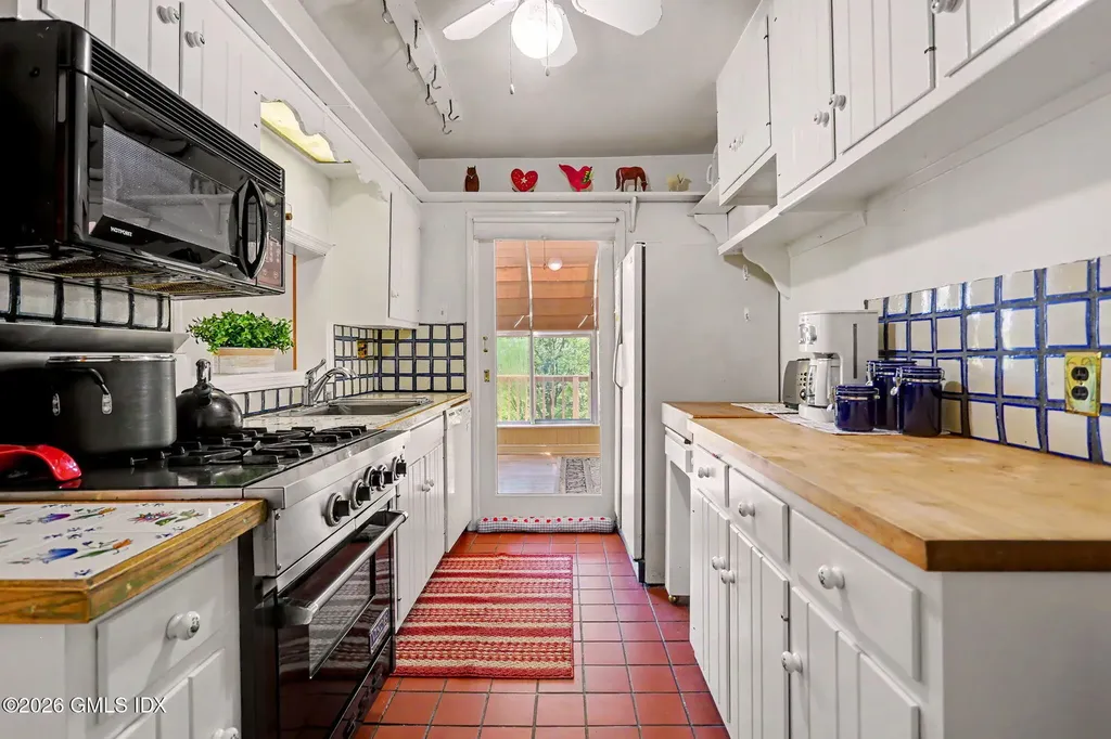 24 Hardscrabble Road Greenwich CT 06831