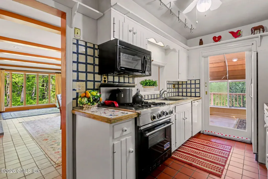 24 Hardscrabble Road Greenwich CT 06831
