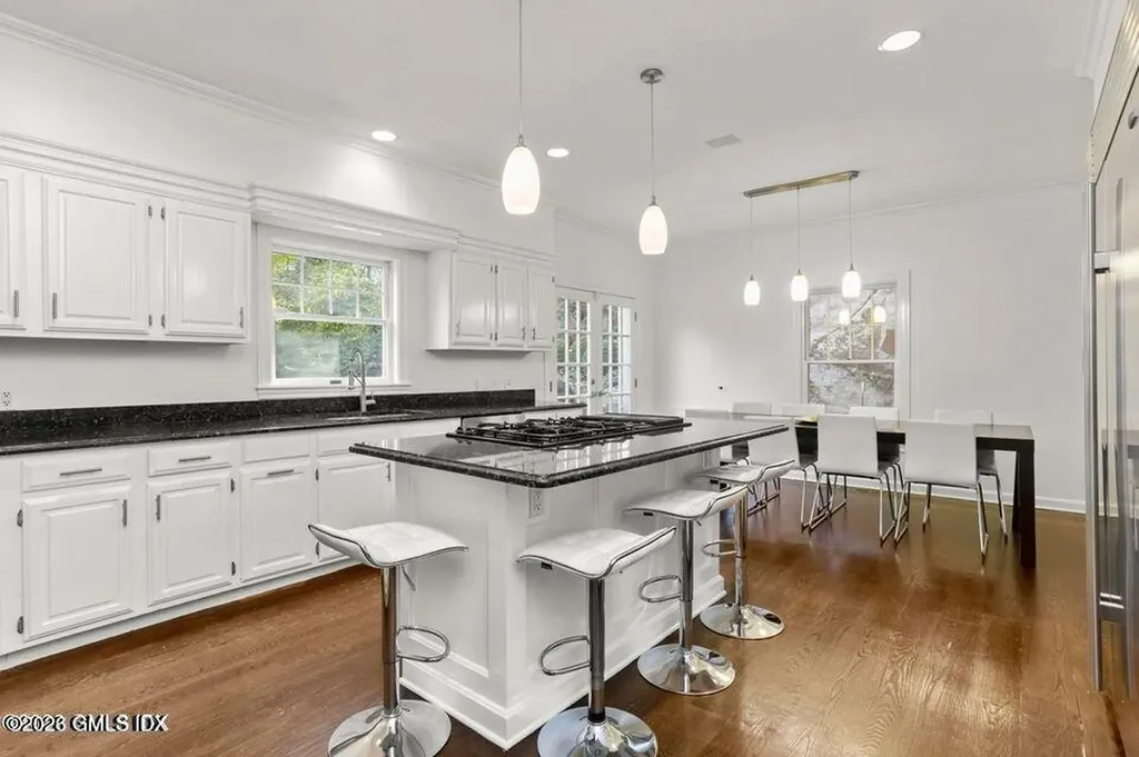 26 Round Hill Road Greenwich CT 06831