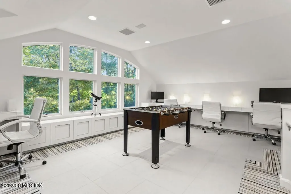 26 Round Hill Road Greenwich CT 06831