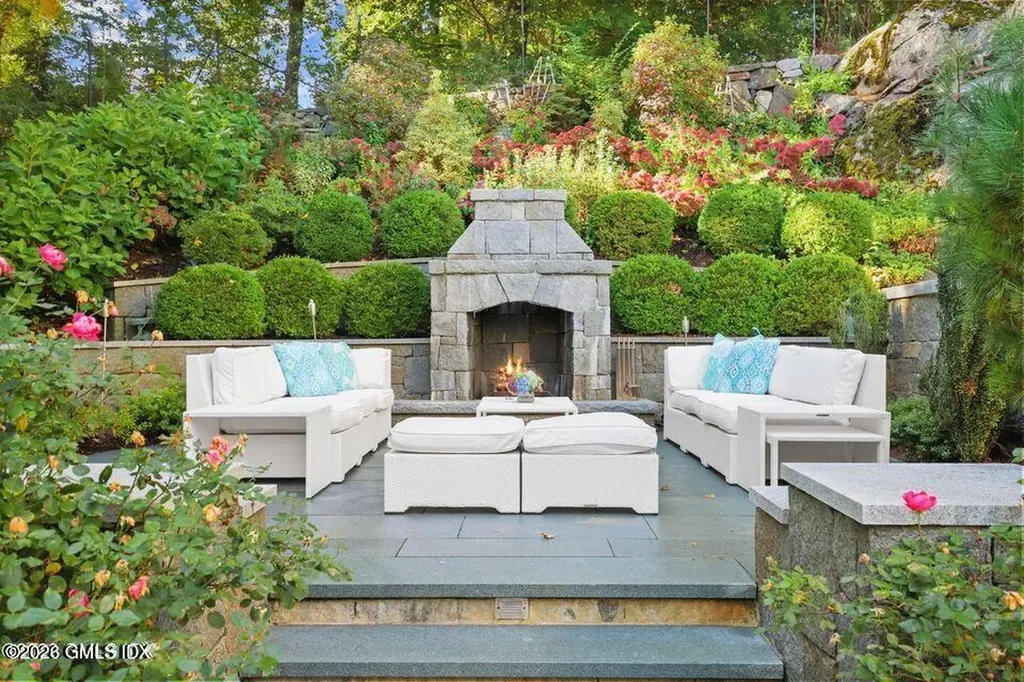 26 Round Hill Road Greenwich CT 06831