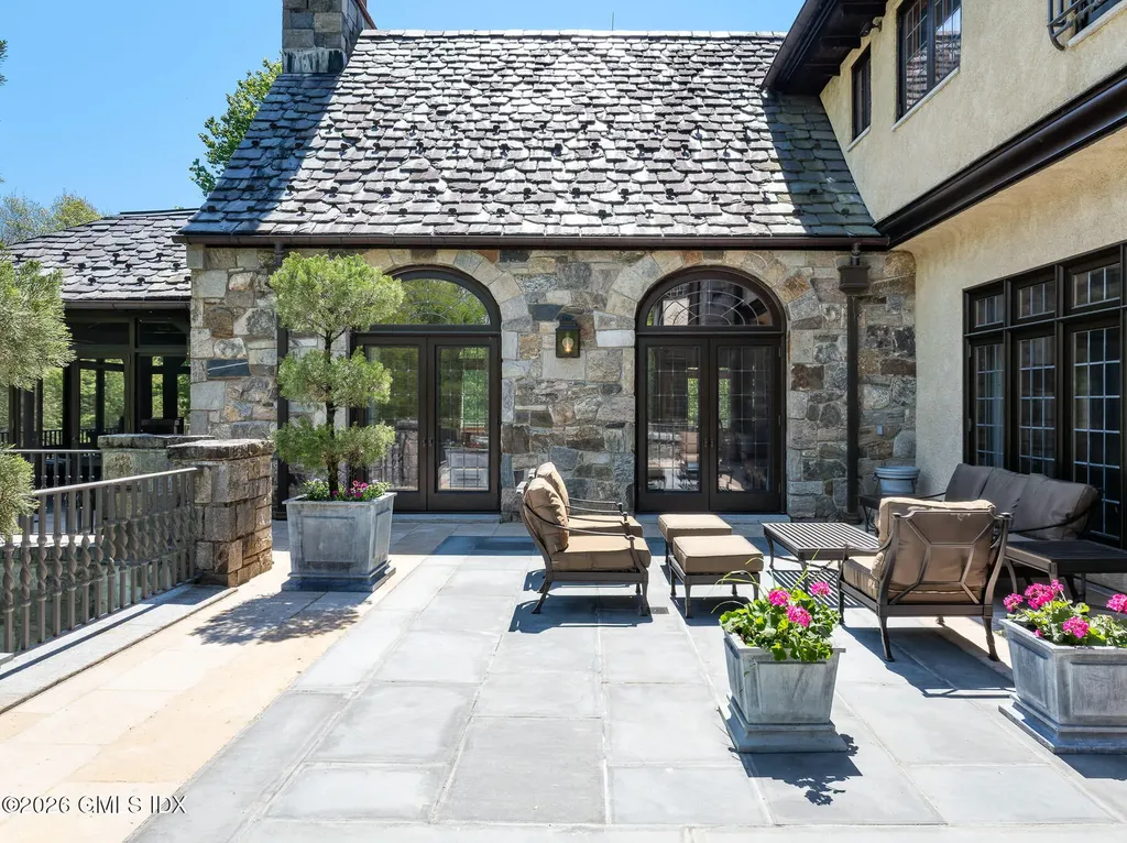 19 Khakum Drive Greenwich CT 06831