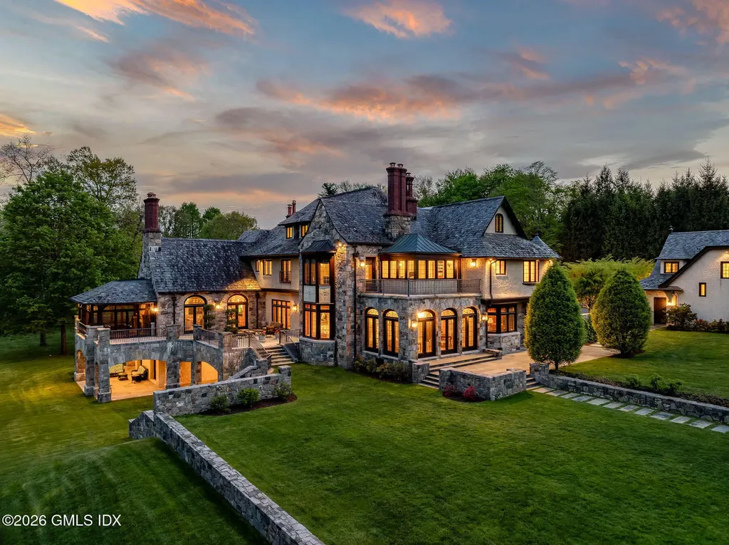 19 Khakum Drive Greenwich CT 06831