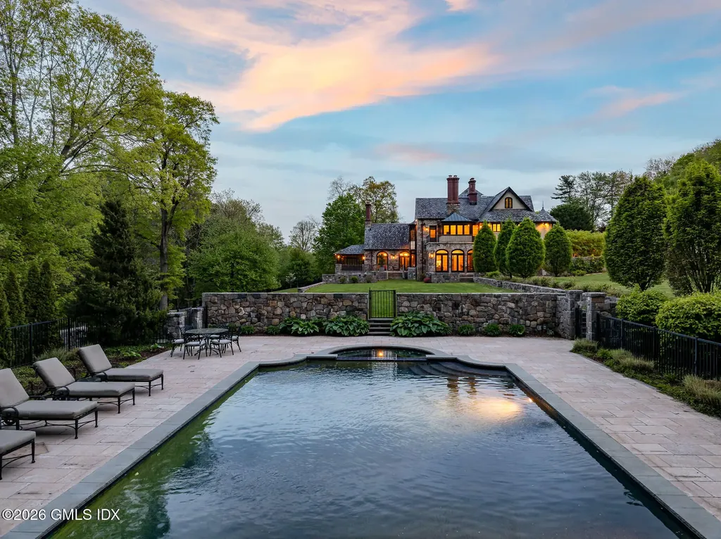 19 Khakum Drive Greenwich CT 06831
