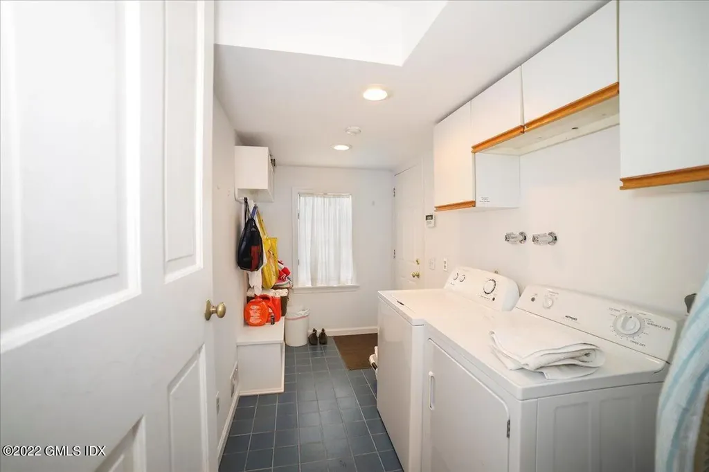 15 Bowman Drive Greenwich CT 06831