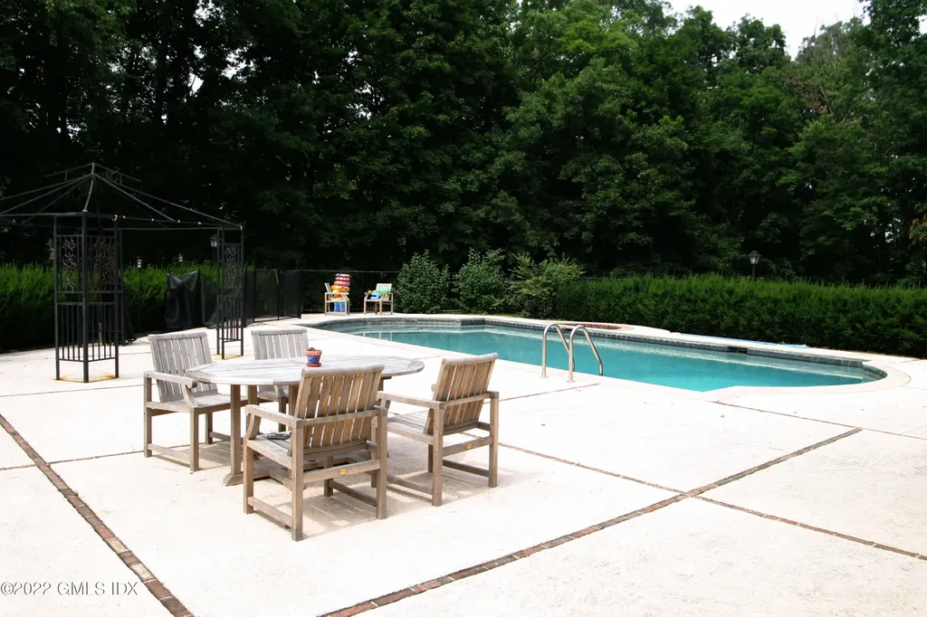 15 Bowman Drive Greenwich CT 06831