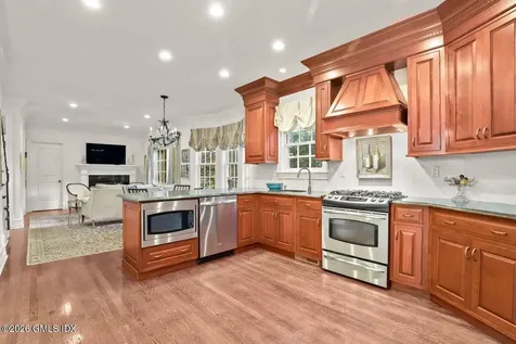 44 Riverside Lane Riverside CT 06878