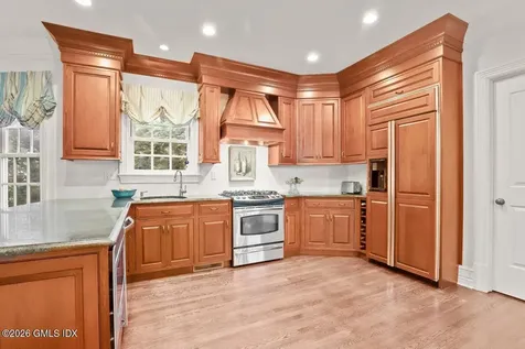 44 Riverside Lane Riverside CT 06878