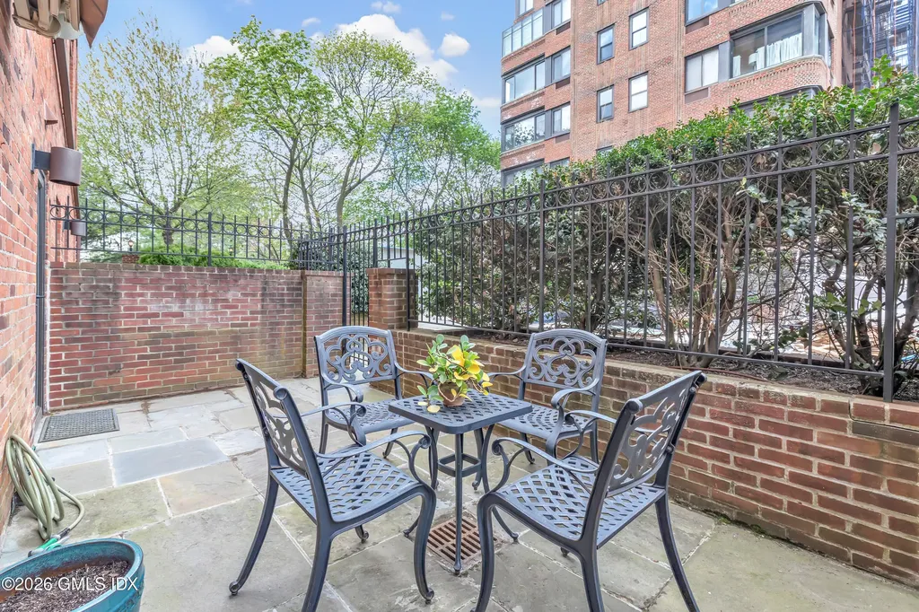 11 Lafayette Court Greenwich CT 06830