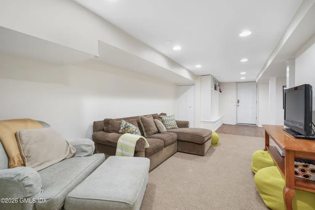 2 Daffodil Lane Cos Cob CT 06807