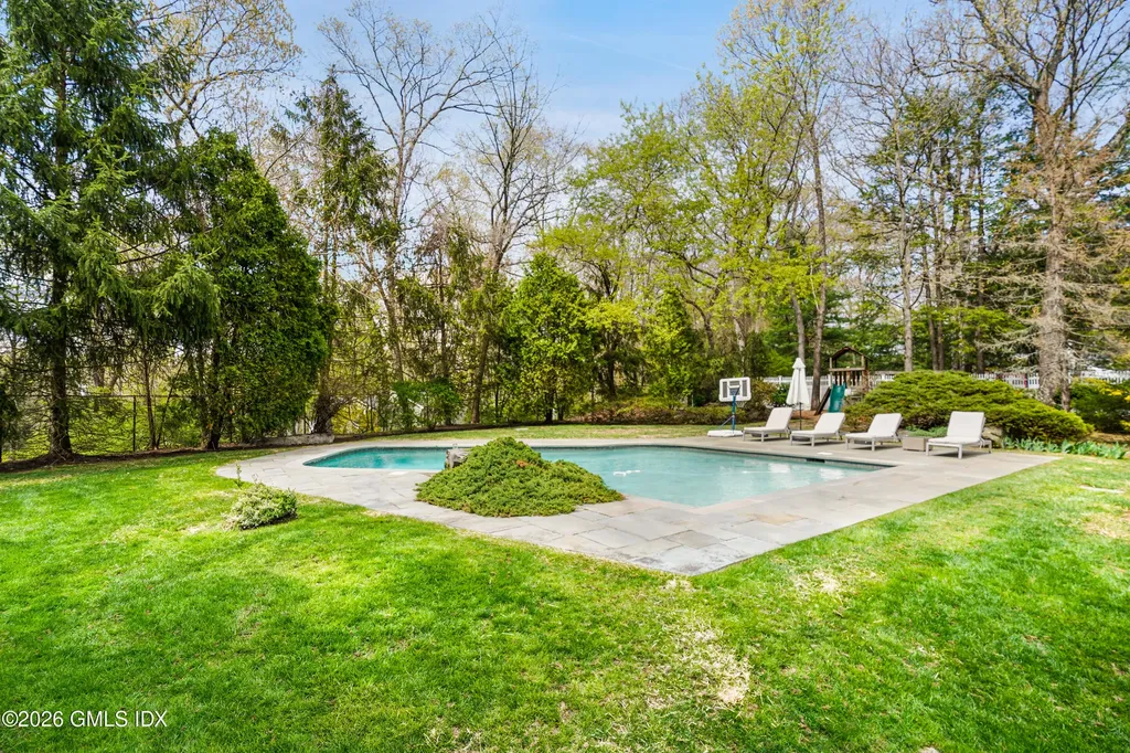 2 Daffodil Lane Cos Cob CT 06807